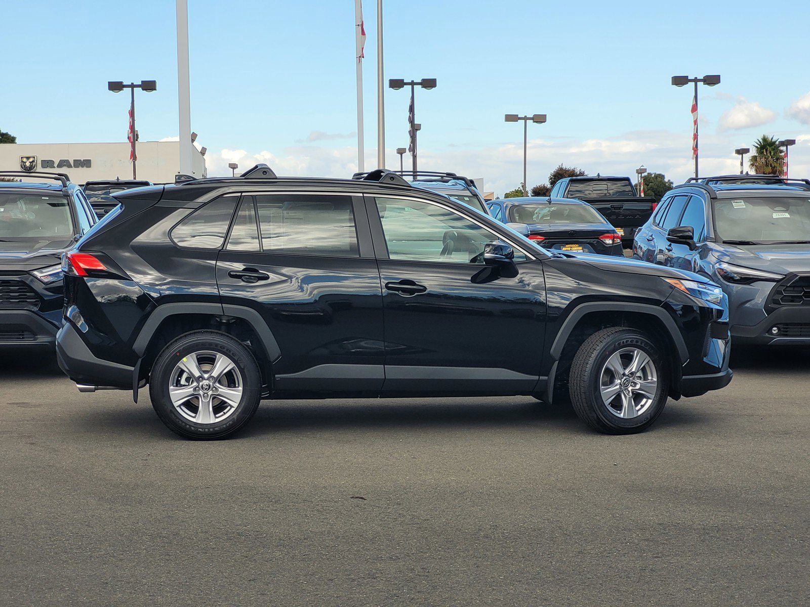 2025 Toyota RAV4 XLE photo 3