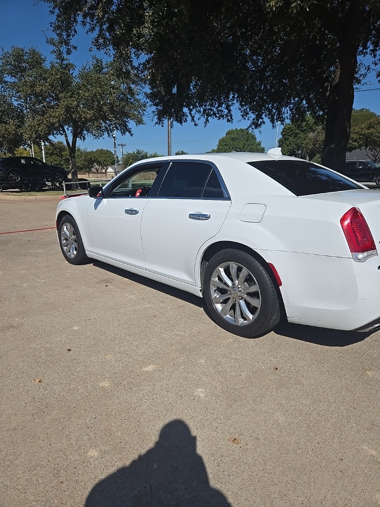 2019 Chrysler 300 Limited photo 3