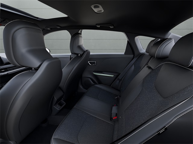2025 Kia K4 GT-Line photo 18