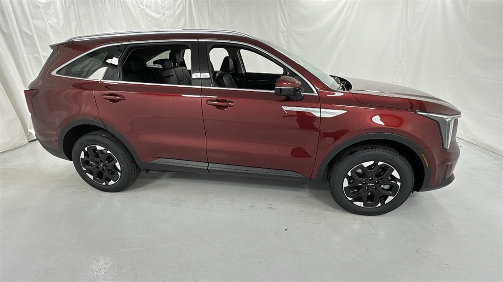 2025 Kia Sorento S photo 2