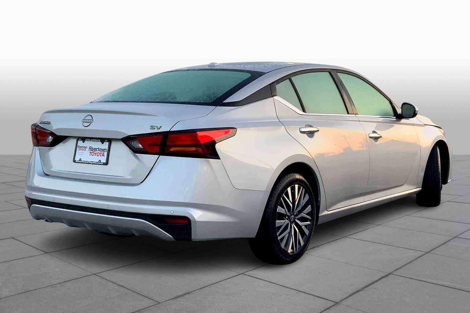 2023 Nissan Altima 2.5 SV photo 12