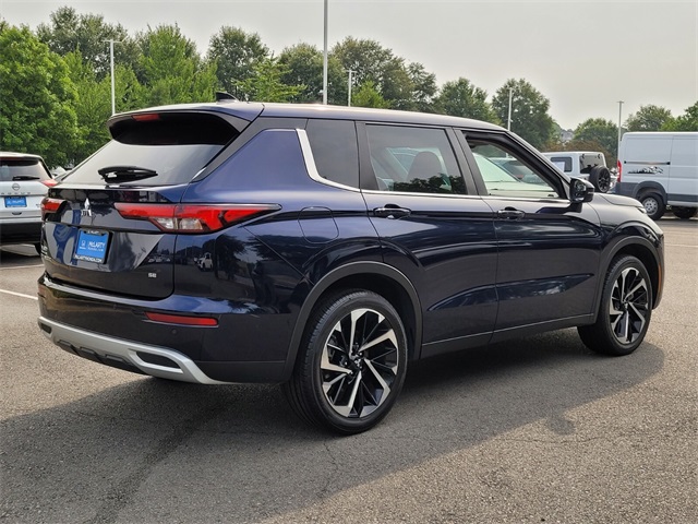 2023 Mitsubishi Outlander SE photo 2