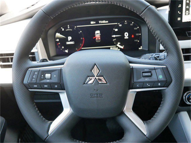 2025 Mitsubishi Outlander SE photo 8