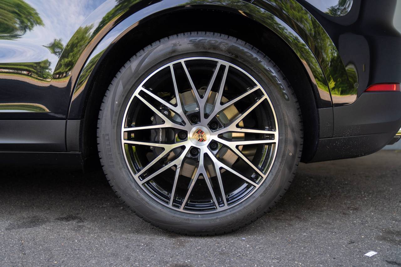 2025 Porsche Cayenne photo 10