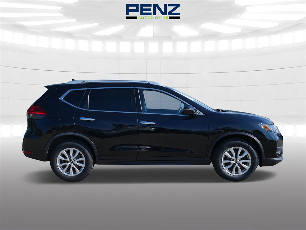 2017 Nissan Rogue SV photo 8