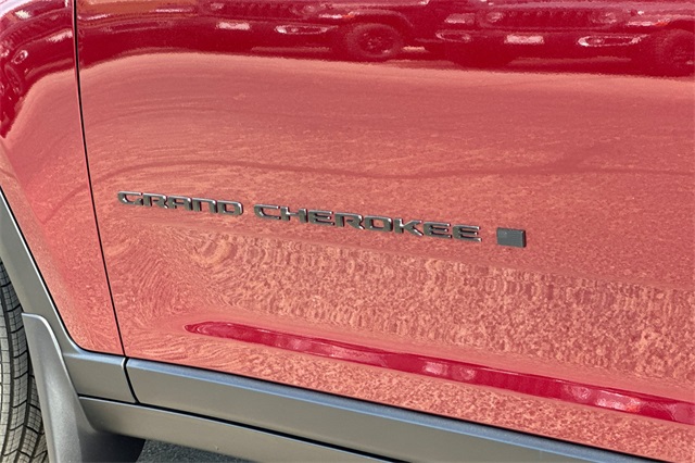 2025 Jeep Grand Cherokee Altitude photo 25