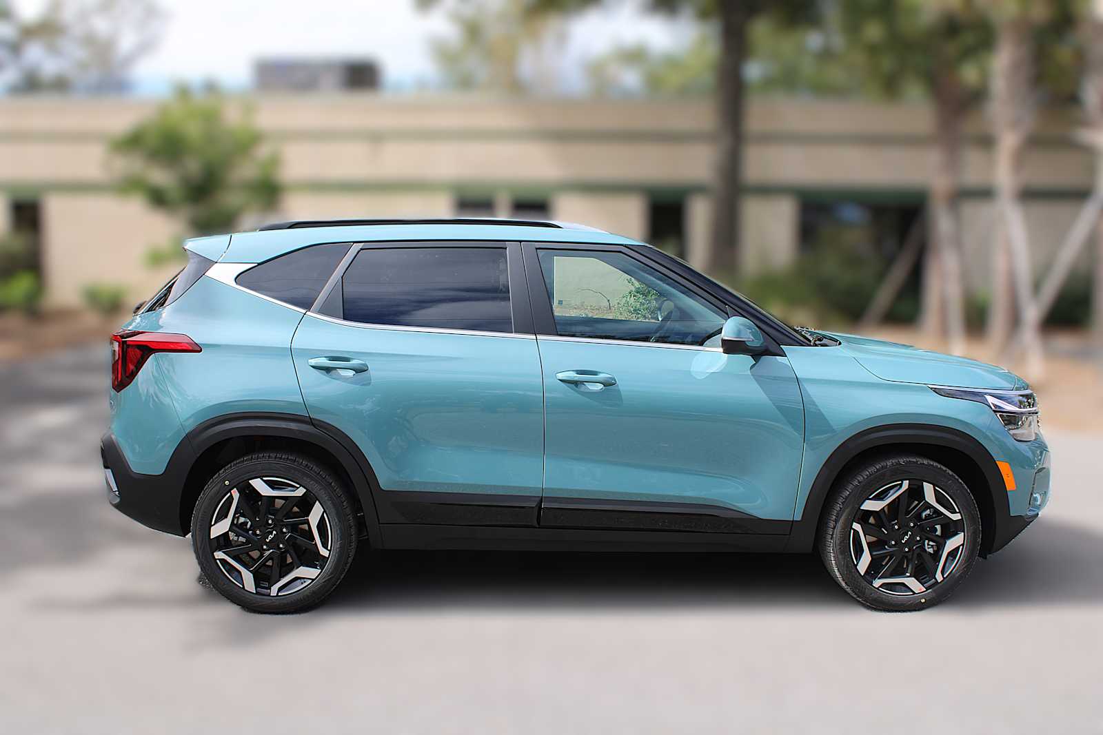 2026 Kia Seltos SX photo 2