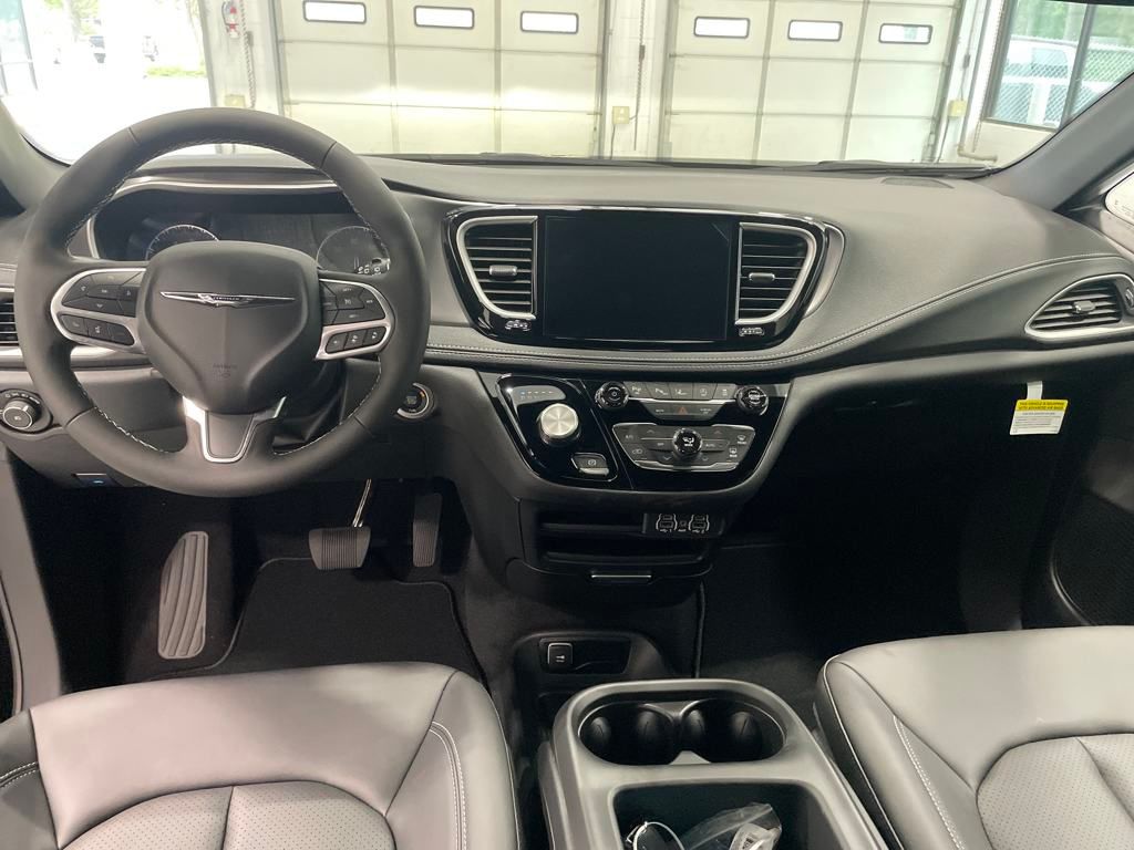 2025 Chrysler Pacifica photo 10
