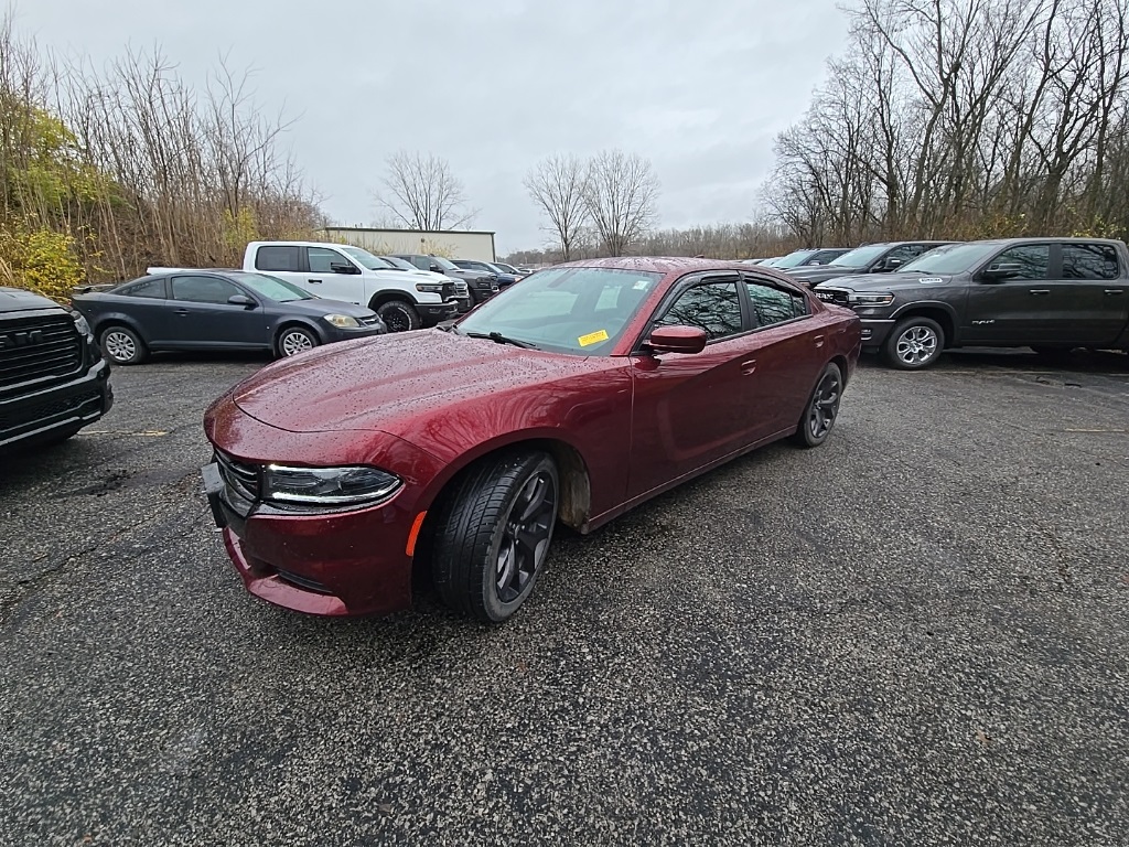 2017 Dodge Charger SXT photo 2