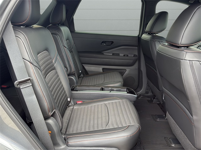 2025 Nissan Pathfinder Rock Creek photo 3