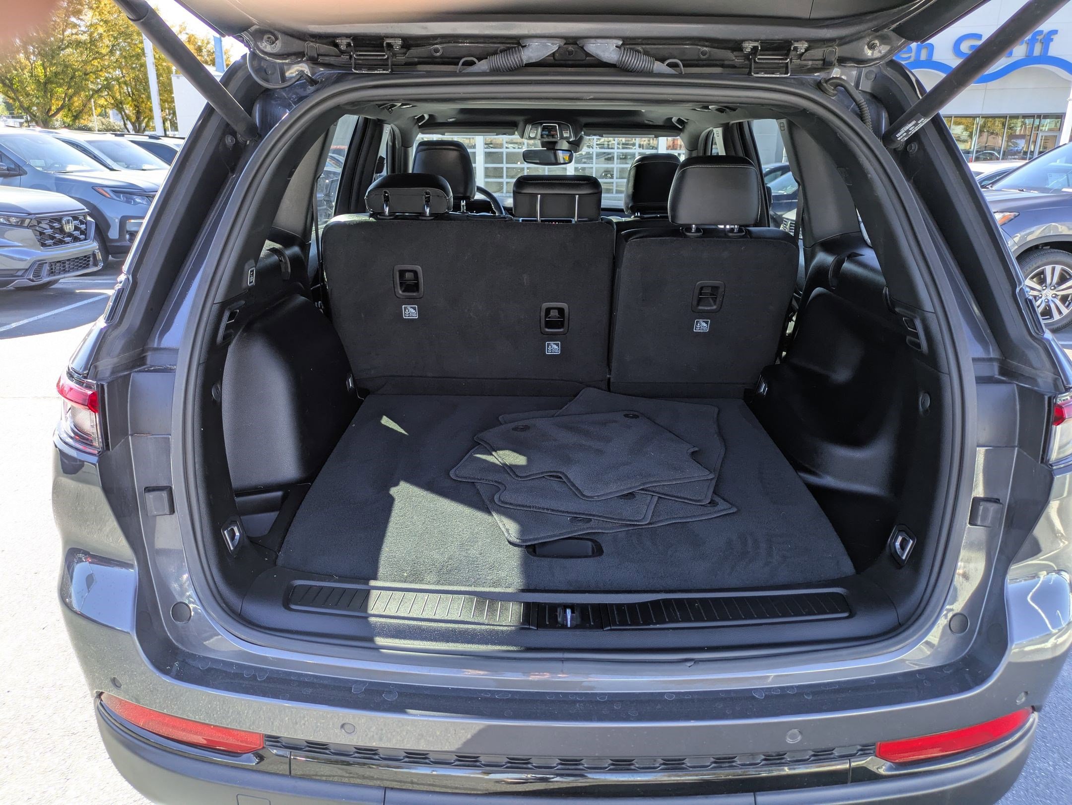 2023 Jeep Grand Cherokee Altitude photo 26