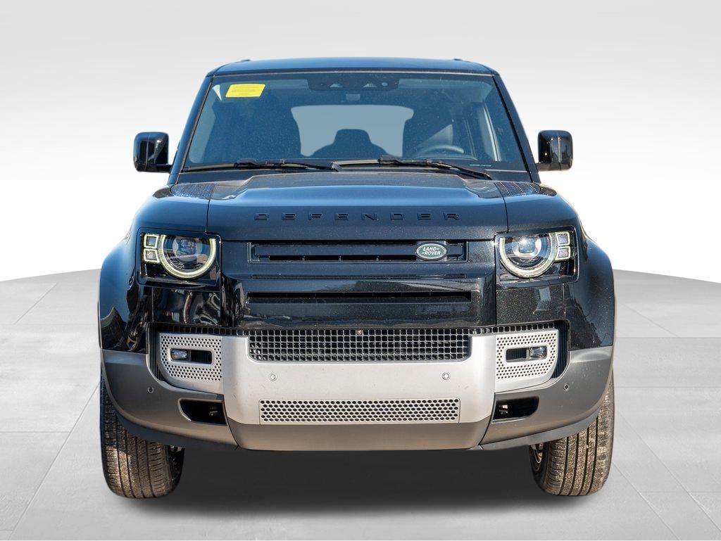 2025 Land Rover Defender 110 S photo 2