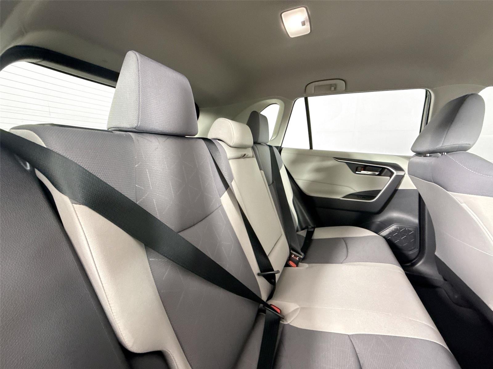 2025 Toyota RAV4 Hybrid XLE photo 32