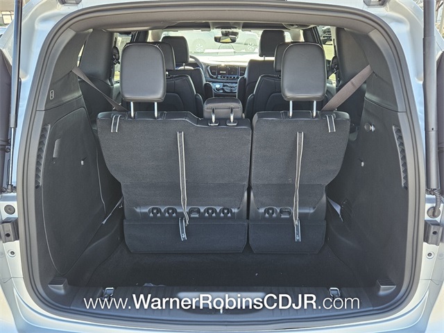 2026 Chrysler Pacifica photo 9