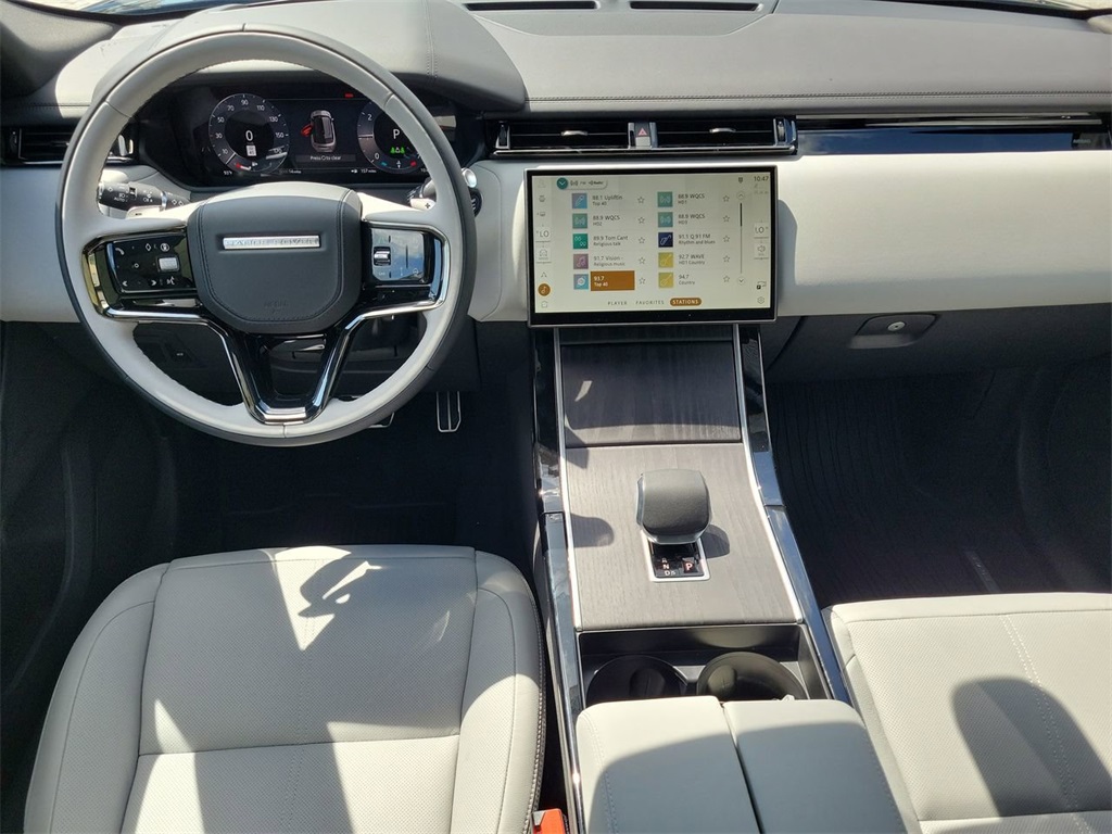 2026 Land Rover Range Rover Velar SE photo 17