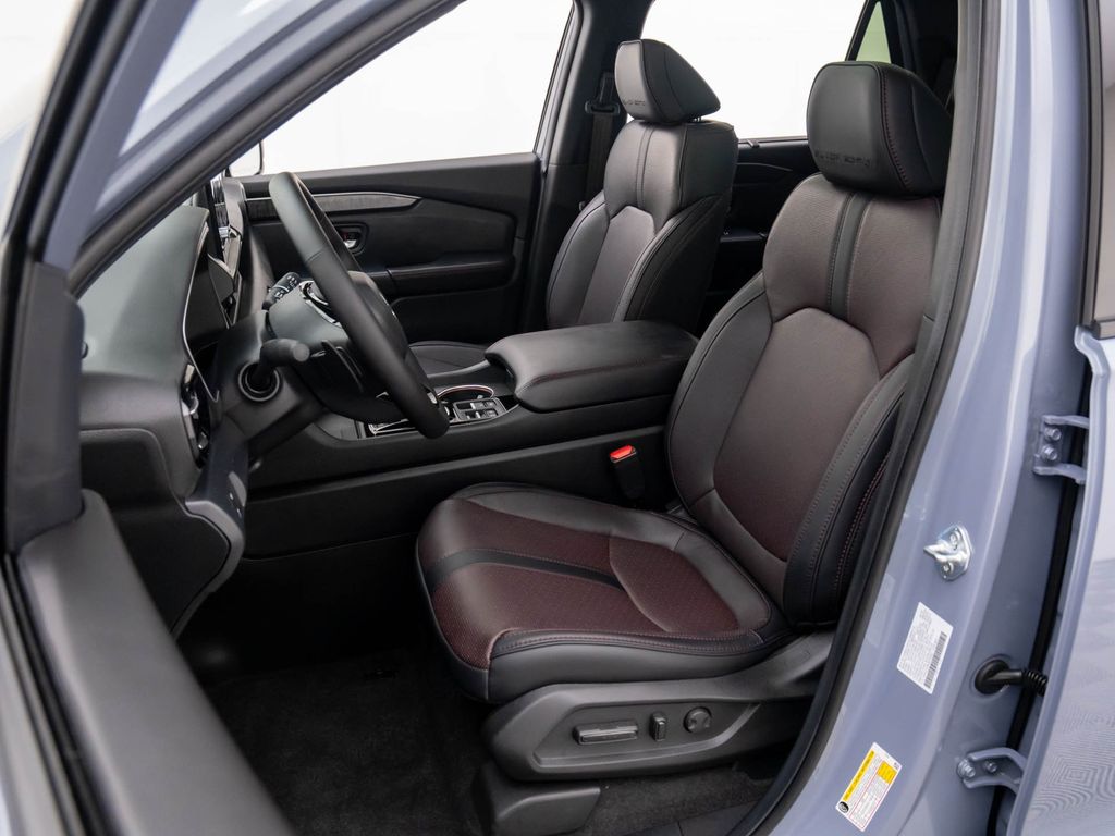 2025 Honda Pilot Black Edition photo 12