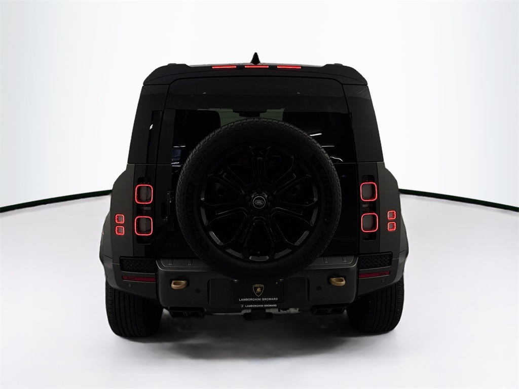2025 Land Rover Defender 110 V8 photo 6