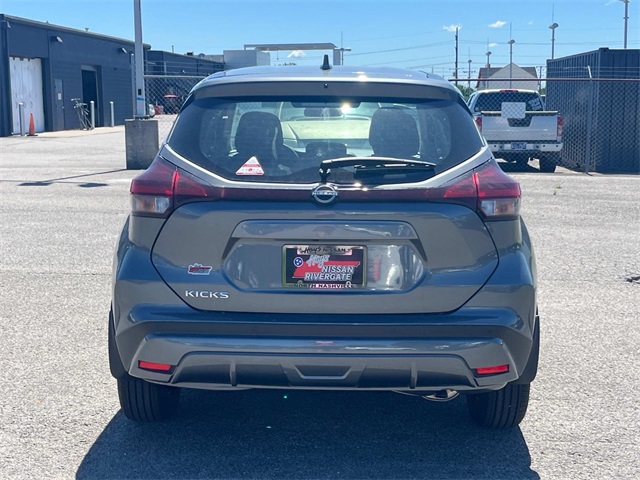 2025 Nissan Kicks Play S photo 4