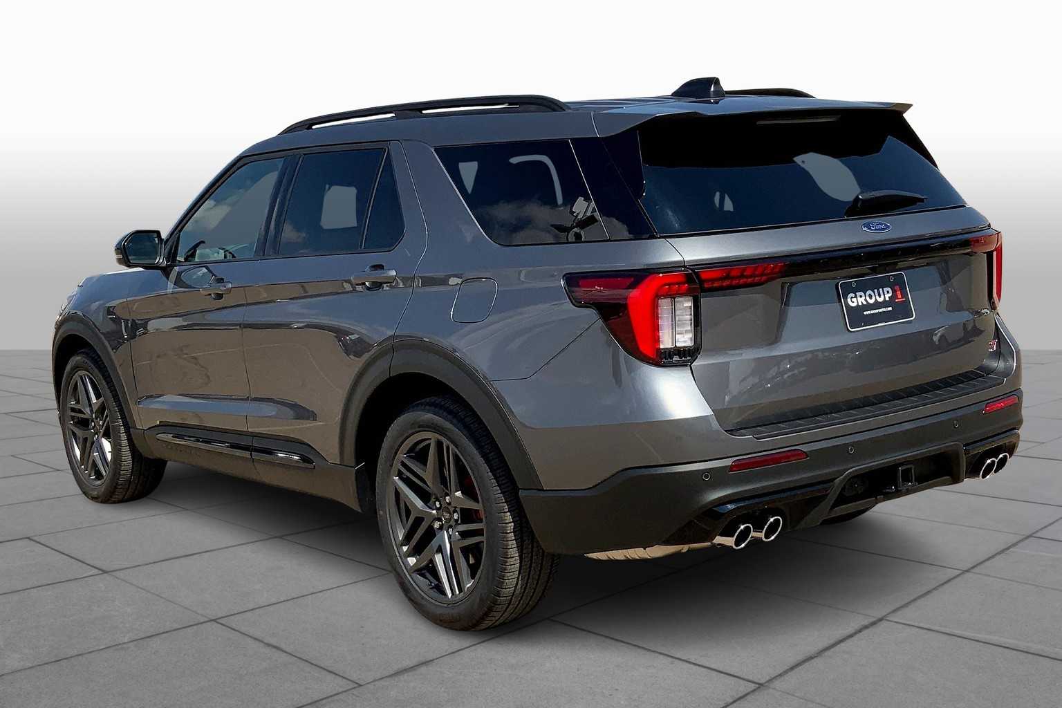 2025 Ford Explorer ST photo 12