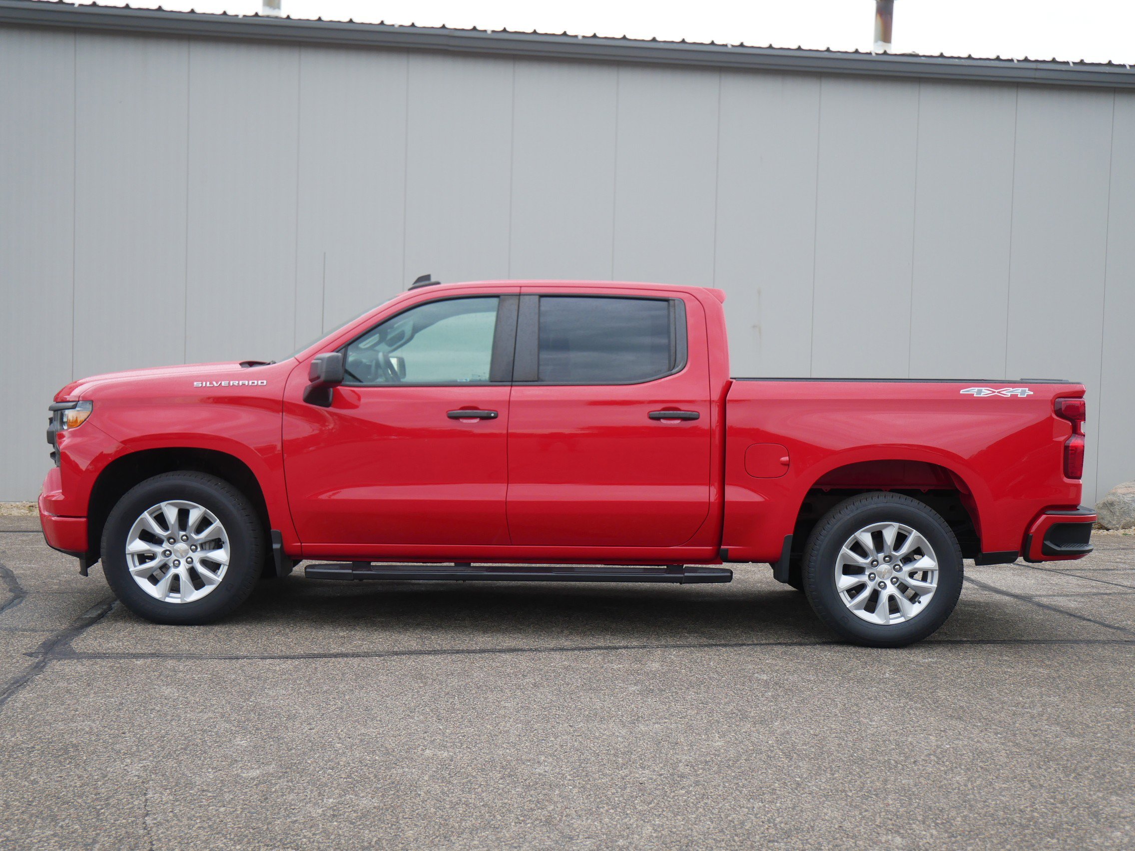 Used 2022 Chevrolet Silverado 1500 Custom with VIN 1GCPDBEK2NZ616326 for sale in Hastings, Minnesota