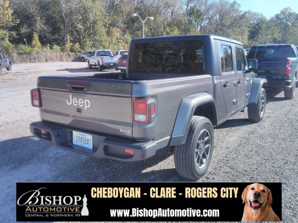2023 Jeep Gladiator Overland photo 2