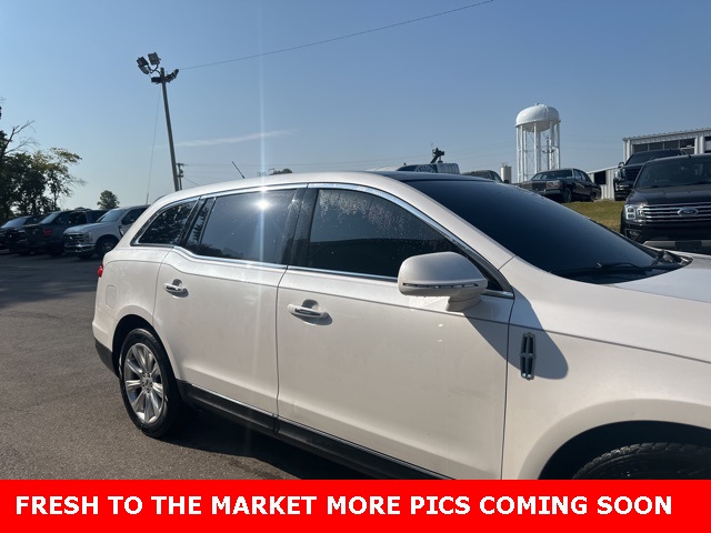 2019 Lincoln MKT photo 4