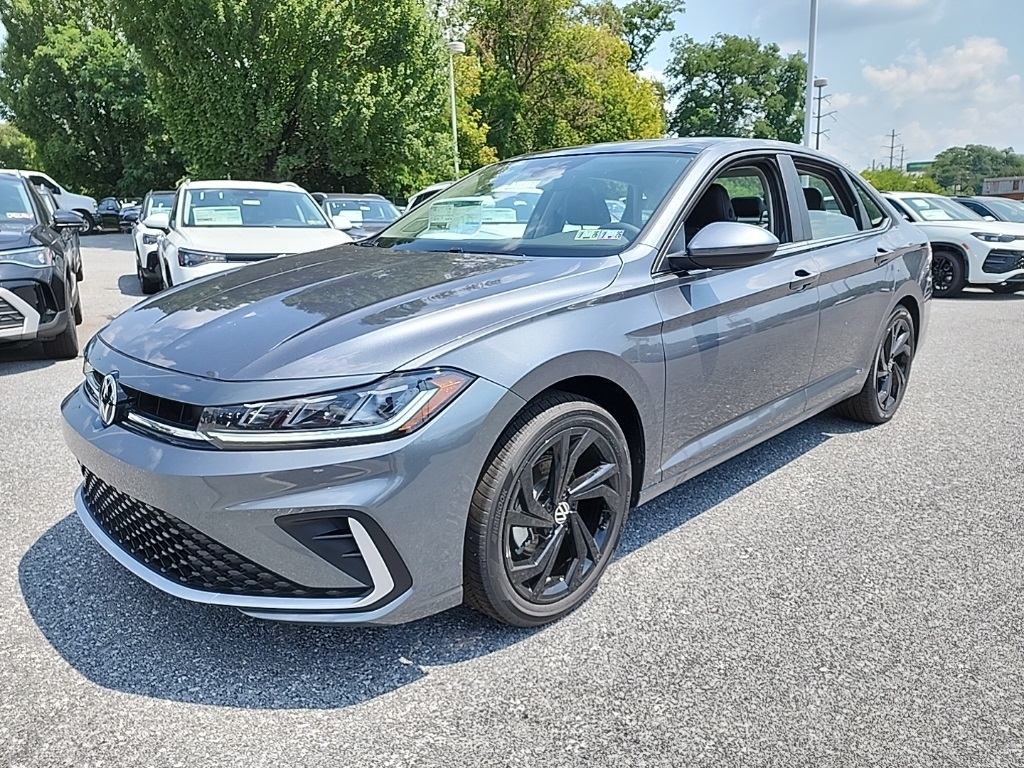 2025 Volkswagen Jetta SE's photo