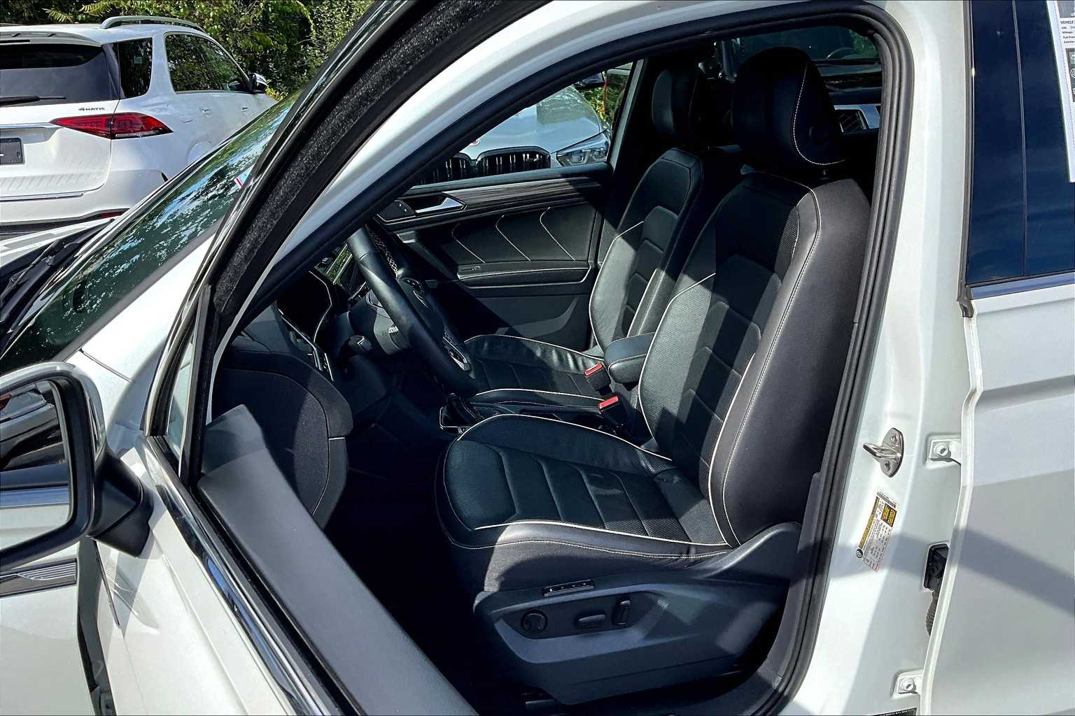 2023 Volkswagen Tiguan SEL R-Line Black photo 16