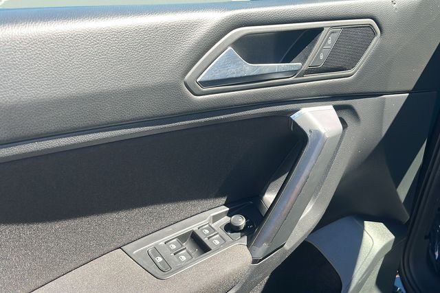 2019 Volkswagen Tiguan S photo 28