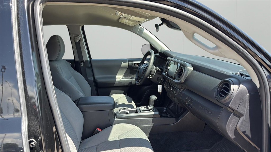 2022 Toyota Tacoma SR5 V6 4x4 photo 8