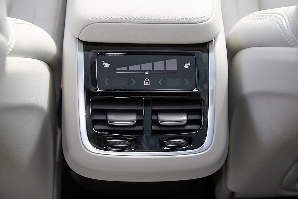 2026 VOLVO XC60 - Image 22