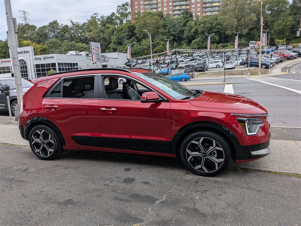 2024 Kia Niro Plug-In Hybrid SX photo 3