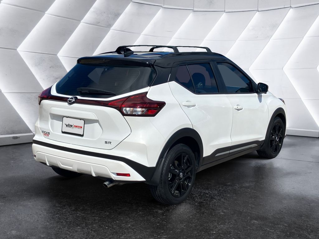 2023 Nissan Kicks SR photo 4