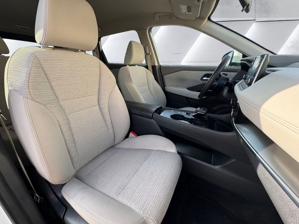 2022 Nissan Rogue SV photo 14