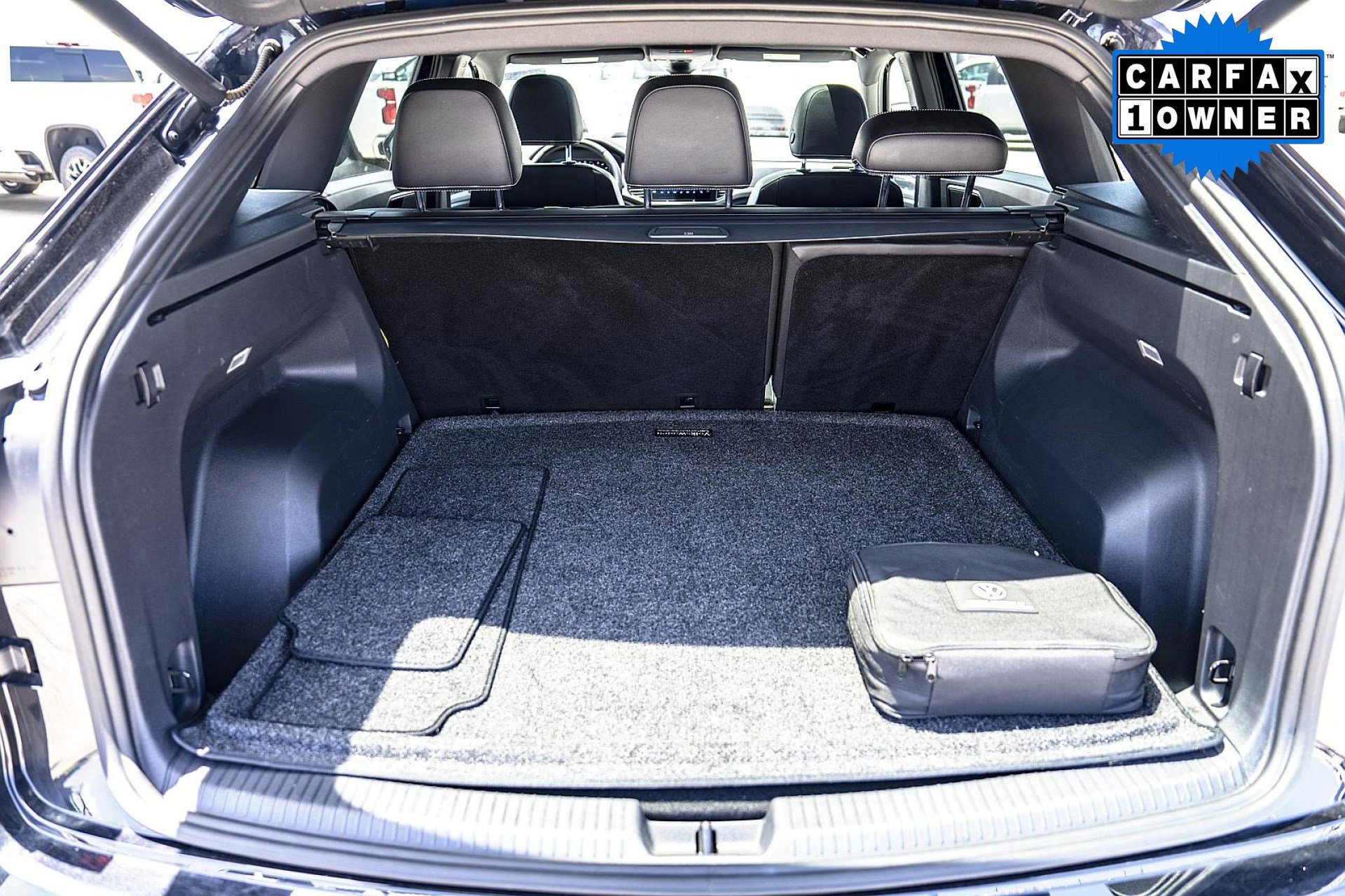 2022 Volkswagen Atlas Cross Sport V6 SEL R-Line photo 8
