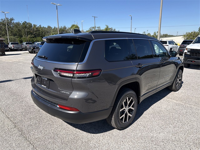 2025 Jeep Grand Cherokee Limited photo 3