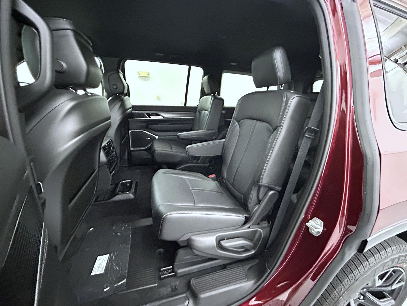 2025 Jeep Wagoneer Series II photo 19