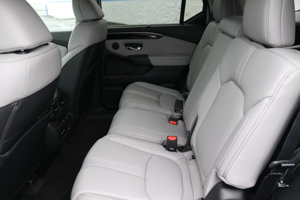 2025 Honda Pilot Touring photo 11