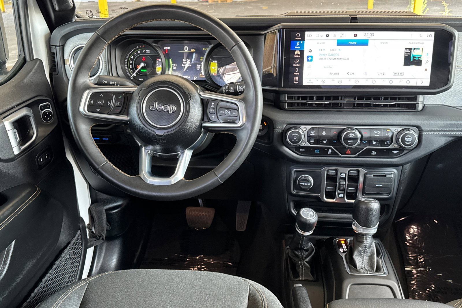 2024 Jeep Wrangler Sahara 4xe photo 14