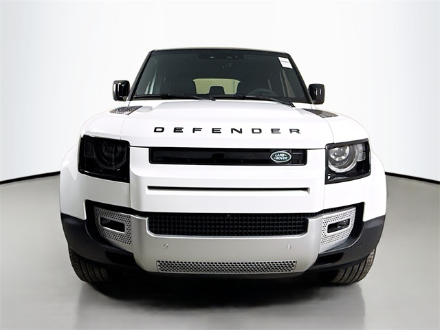 2025 Land Rover Defender 110 S photo 2