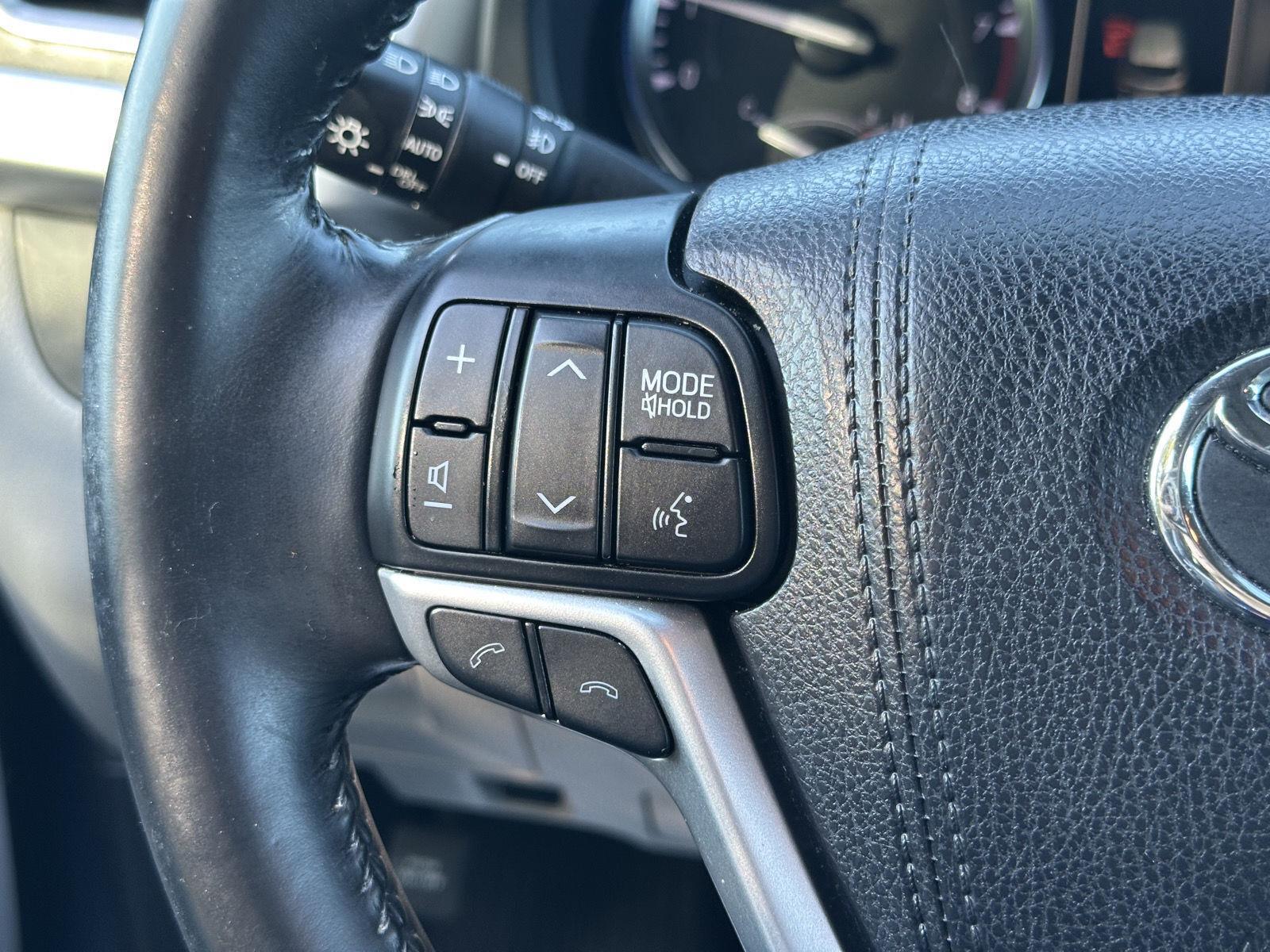 2017 Toyota Highlander XLE photo 16