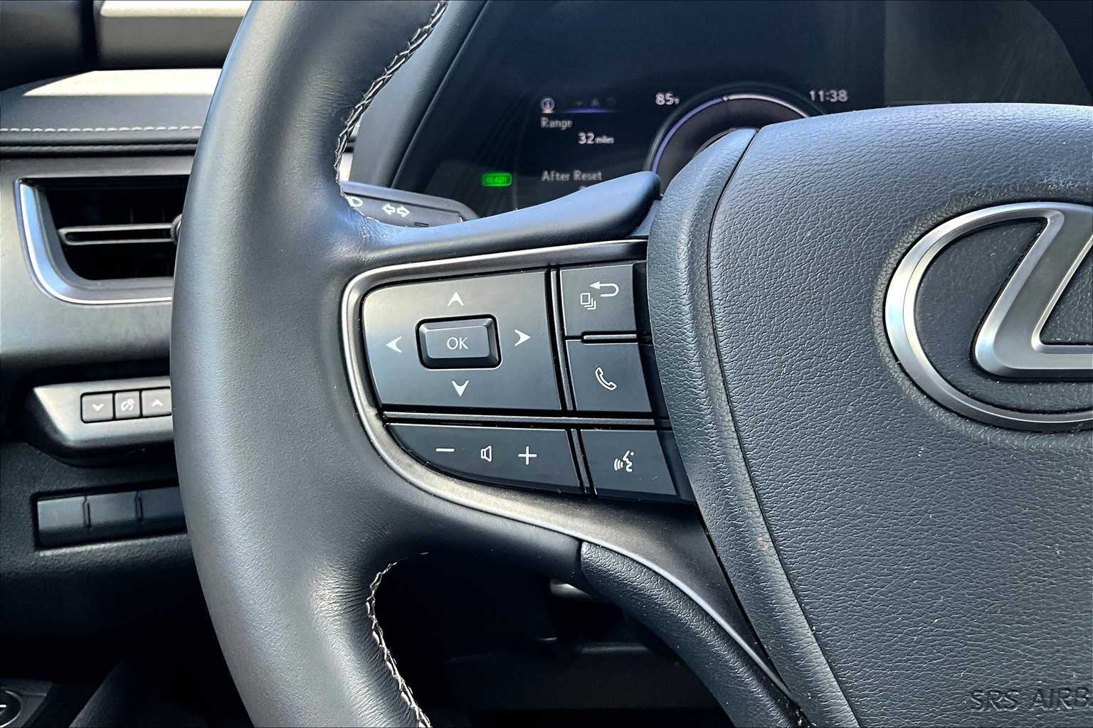 2021 Lexus UX 250h photo 21
