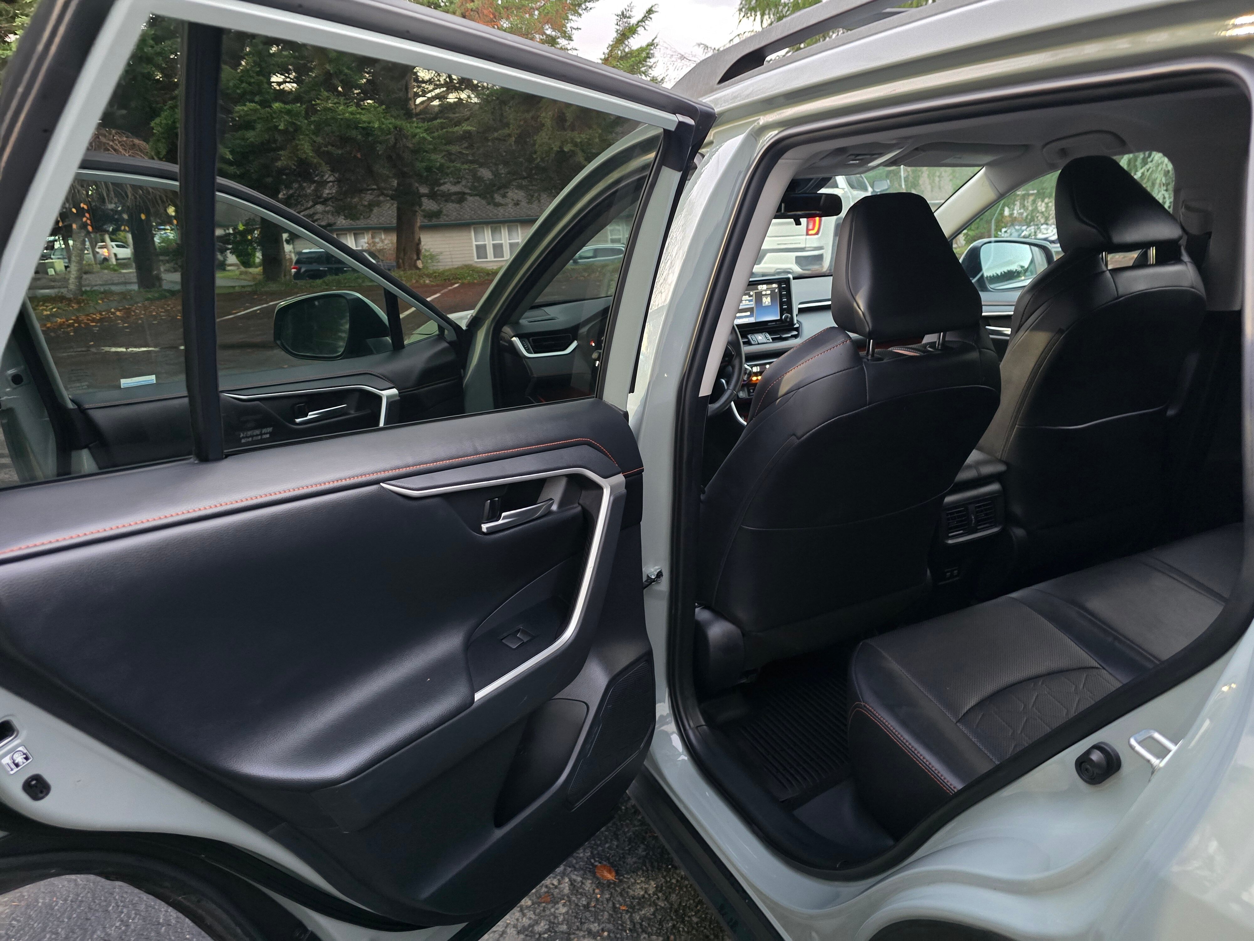 2019 Toyota RAV4 Adventure photo 2