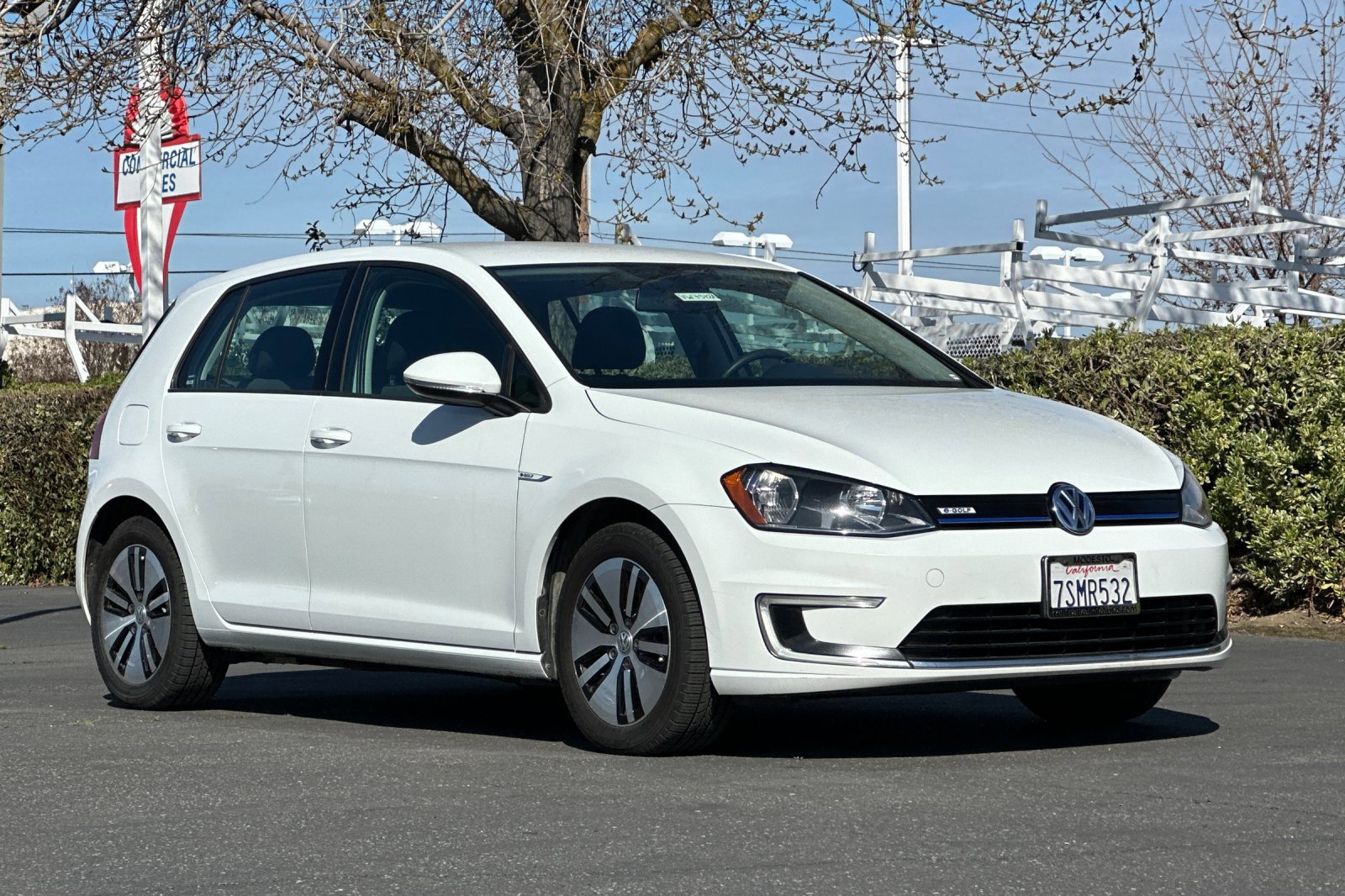 Used 2016 Volkswagen e-Golf e-Golf SE with VIN WVWKP7AU7GW910671 for sale in Modesto, CA