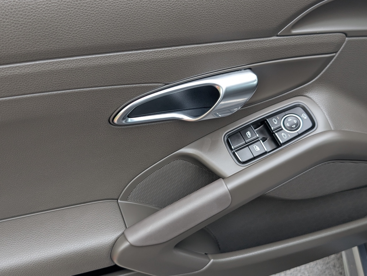 2025 Porsche Cayman Base photo 9
