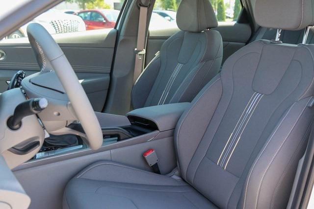 New 2025 White Hyundai SEL Sport image 8