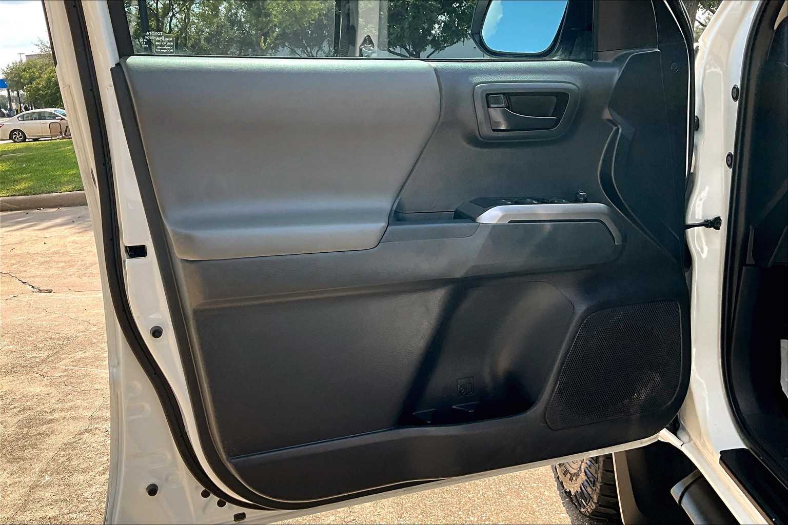 2023 Toyota Tacoma SR5 photo 20