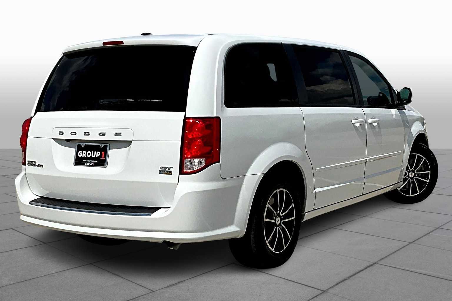 2017 Dodge Grand Caravan GT photo 11