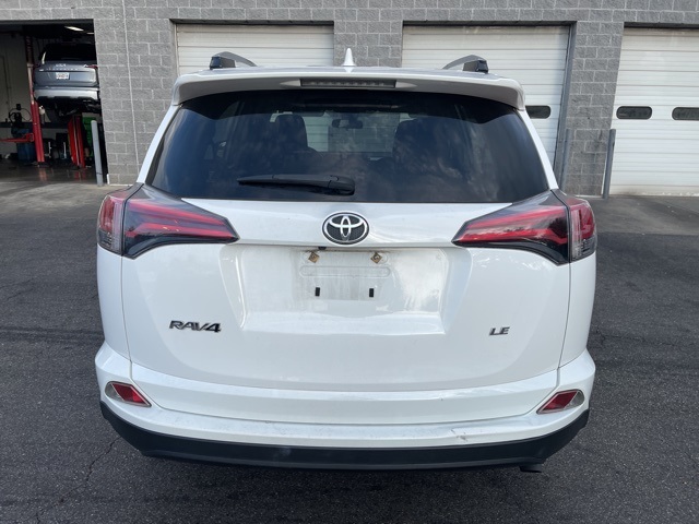 2017 Toyota RAV4 LE photo 4