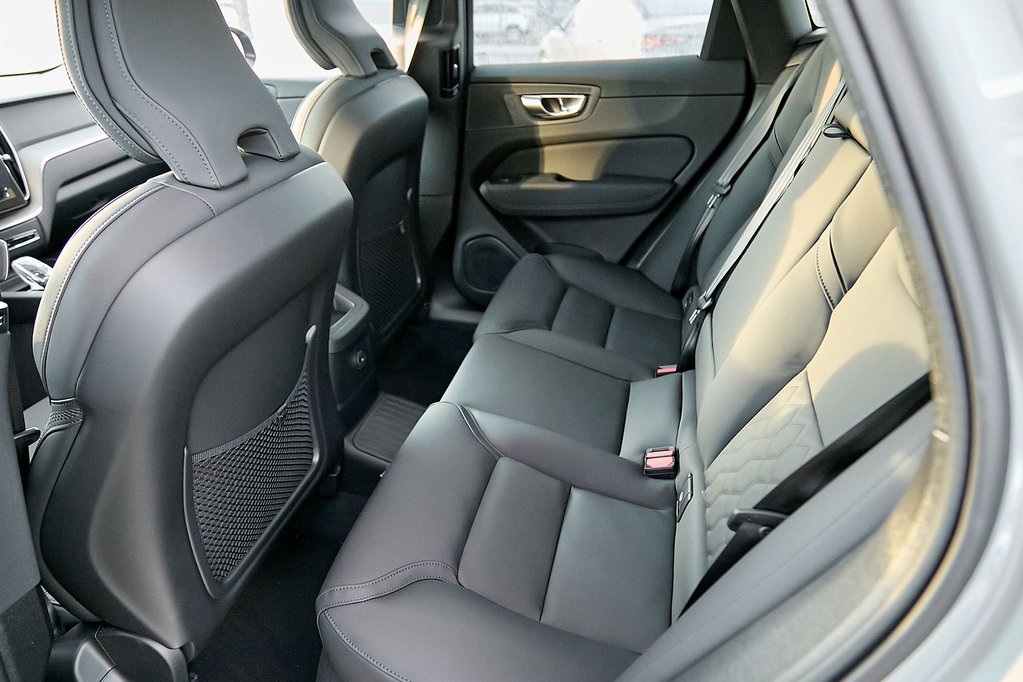 2026 VOLVO XC60 - Image 19